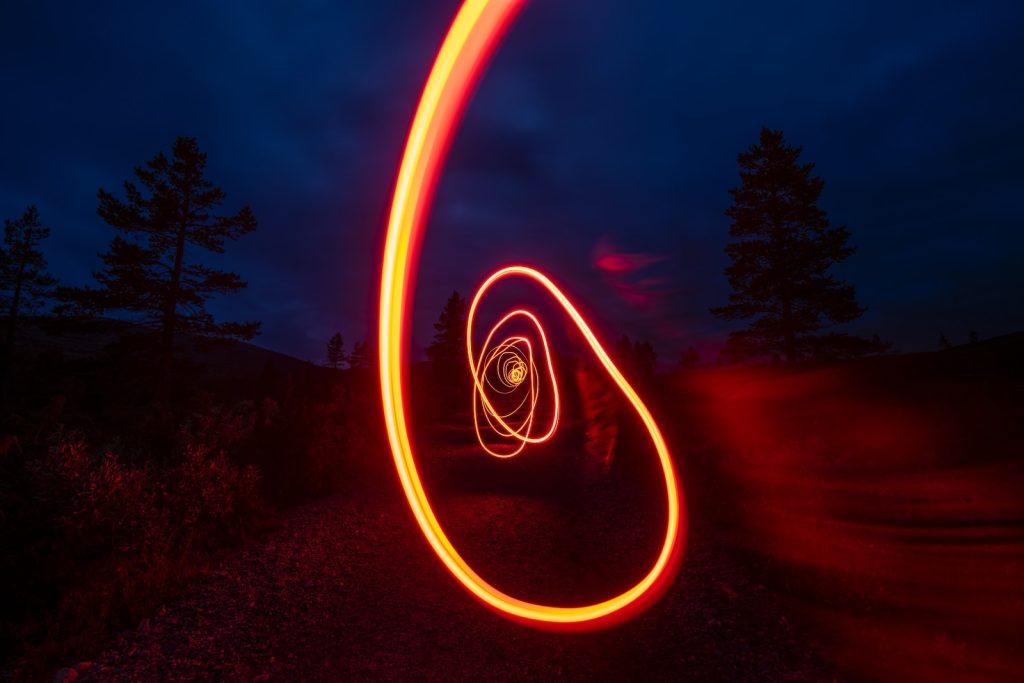 a long exposure photo of a light painting